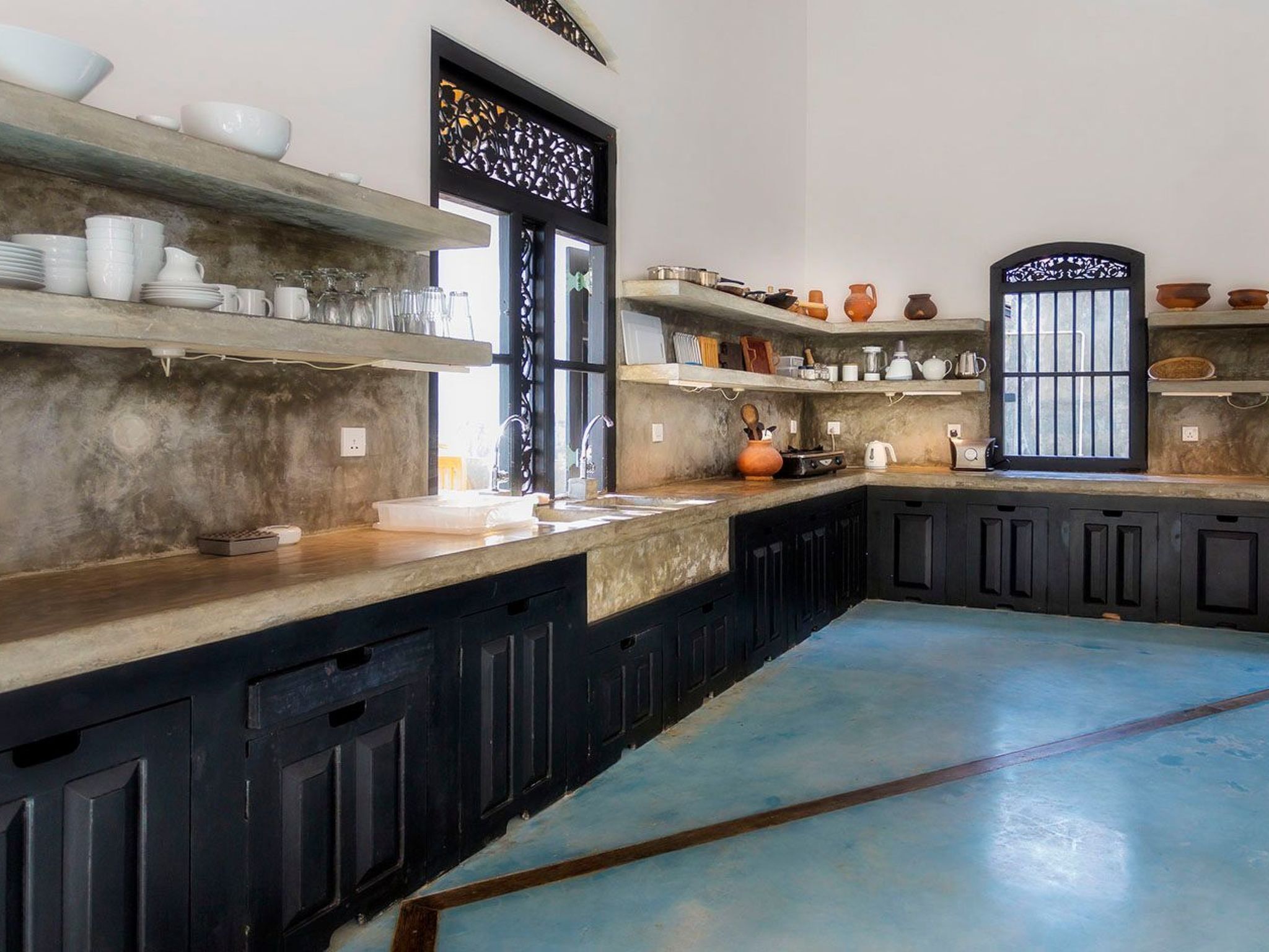 Fridge, cookware/dishes/utensils