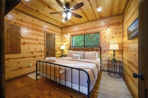 2 bedrooms, Internet, bed sheets - Pet Friendly Cabin | Walk to Breweries | Hot Tub (Broken Bow)