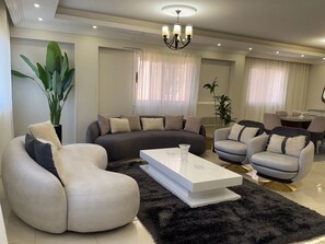 TV - Wohnung "Zayed Continental G" by Interhome (Cairo)