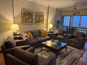 Living area - Fenster der Wohnung mit Blick auf den Nil in Kairo by Interhome (Cairo)
