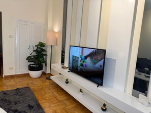 Interior - "Gemütliche 1-Zimmer-Wohnung". by Interhome (Abu Al Feda)