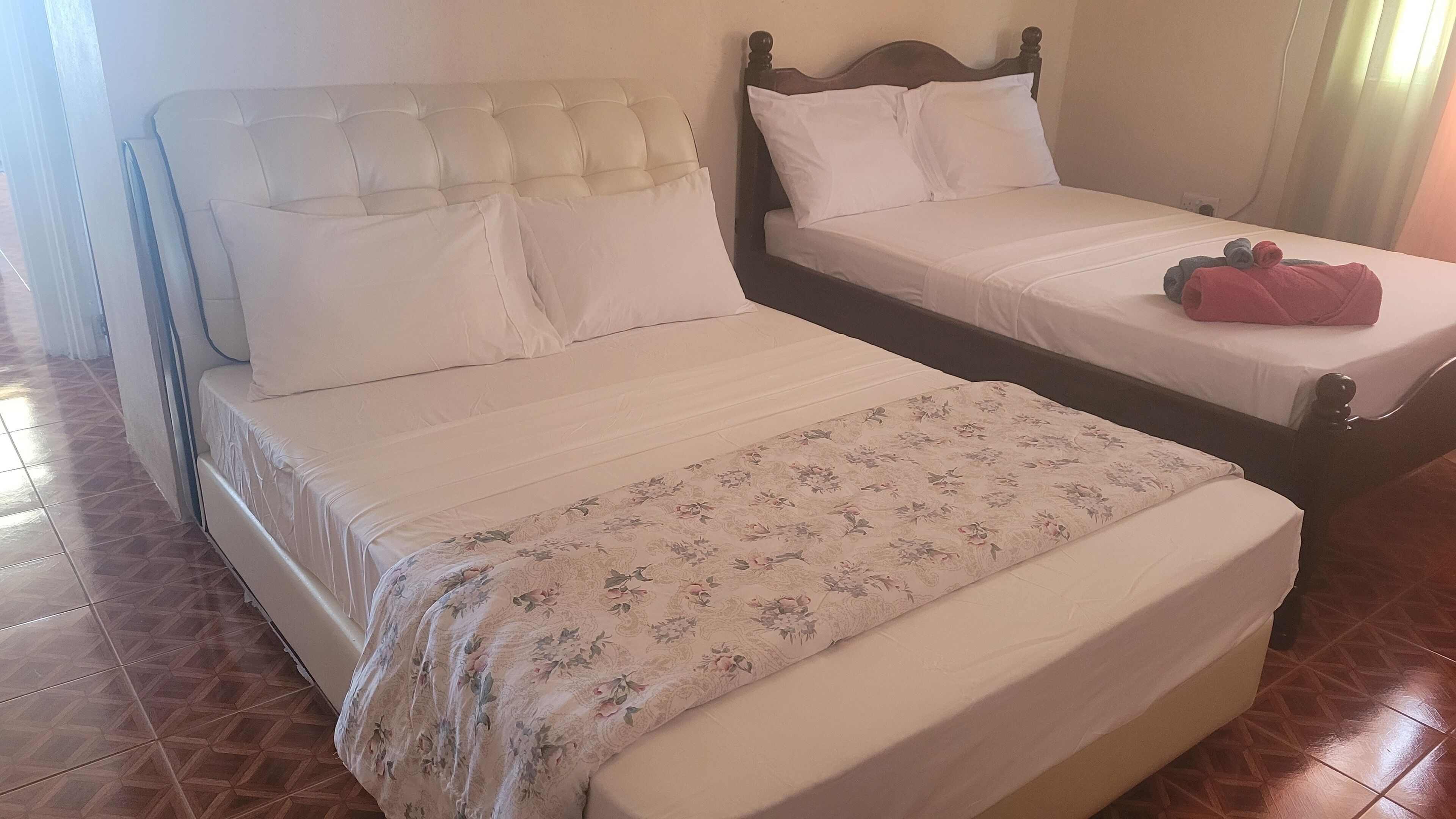 1 habitación, tabla de planchar con plancha, wifi gratis y ropa de cama 