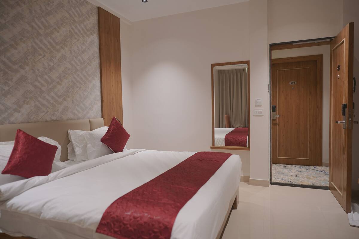 Deluxe Double Room, City View