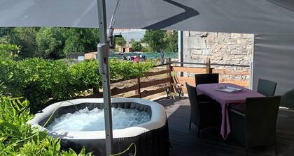 Country house with jacuzzi and pets allowed