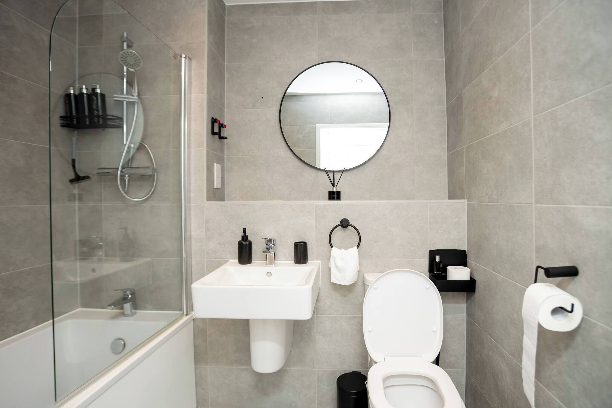 Apartment, 1 Bedroom | Bathroom | Toilet paper