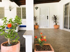 Terrace/patio - Tolle, strandnahe Villa mit Swimmingpool by Interhome (Black Rock)