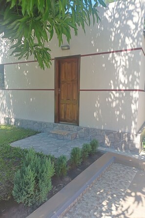 Exterior detail - mit eigenem Parkplatz by Interhome (Villeta/ Guasu Kora)