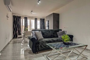TV - Peaceful 3BR Escape Near the Sea with Terrace (Birżebbuġa)
