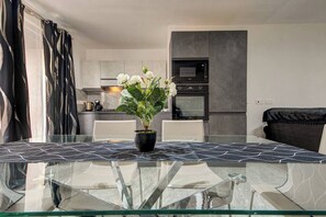 Fridge, microwave, oven, stovetop - Peaceful 3BR Escape Near the Sea with Terrace (Birżebbuġa)