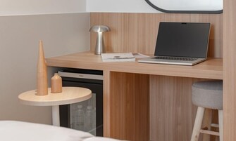 Wifi gratis, decoración personalizada y muebles diferentes