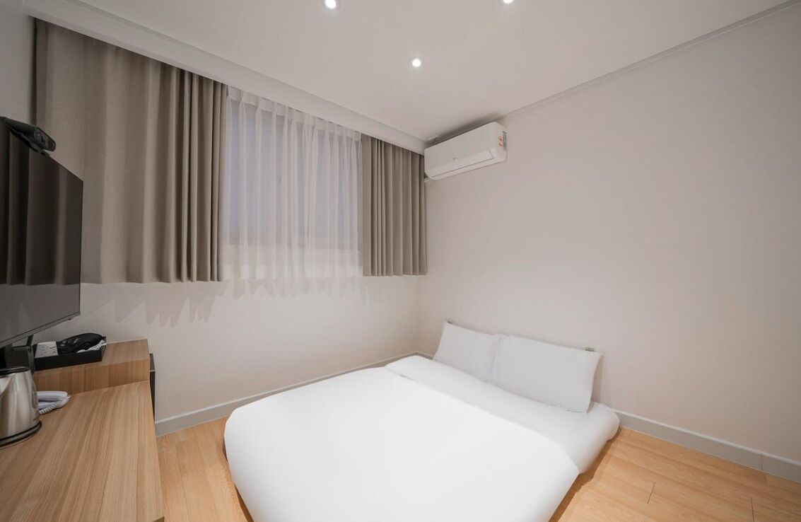 Classic Double Room, City View