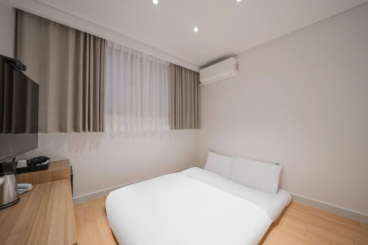 Classic Double Room, City View