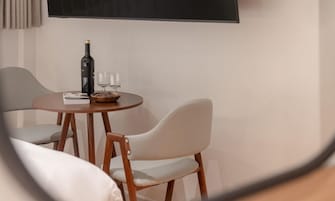 Wifi gratis, decoración personalizada y muebles diferentes 