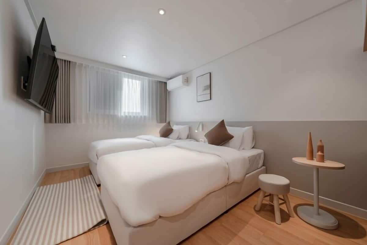 Twin Room | WiFi (free), individually decorated, individually furnished, bed sheets