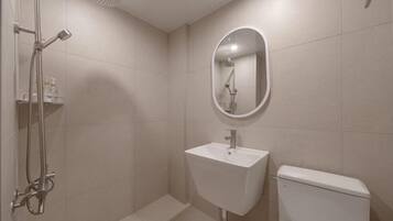 Standard Room | Bathroom | Shower, free toiletries, hair dryer, bathrobes