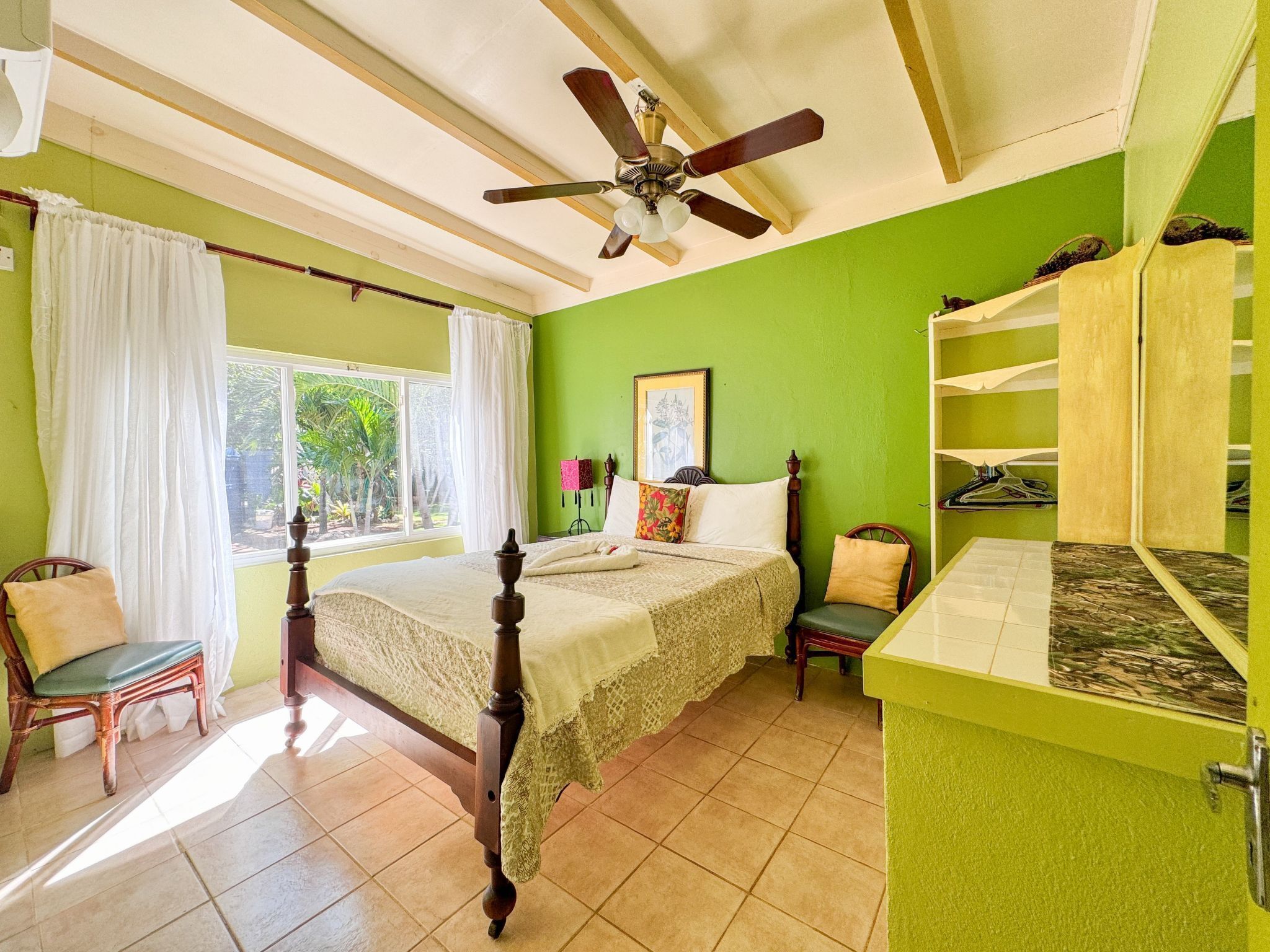 6 makuuhuonetta, internet