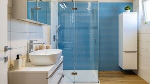 Shower, hair dryer, towels - Villa Roka by Villas Guide (Vodnjan)
