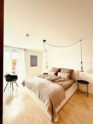 2 habitaciones, tabla de planchar con plancha, internet y ropa de cama 