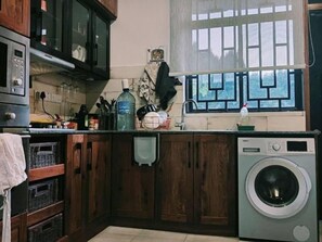 Fridge, microwave, oven, cookware/dishes/utensils