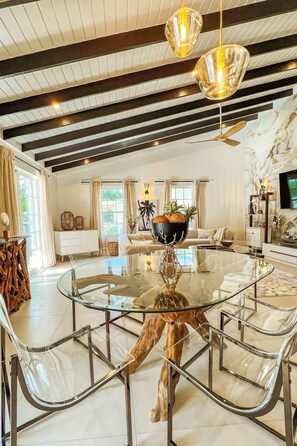 Dining - Ferienvilla "Coby" mit Bergblick by Interhome (St. Mary's)