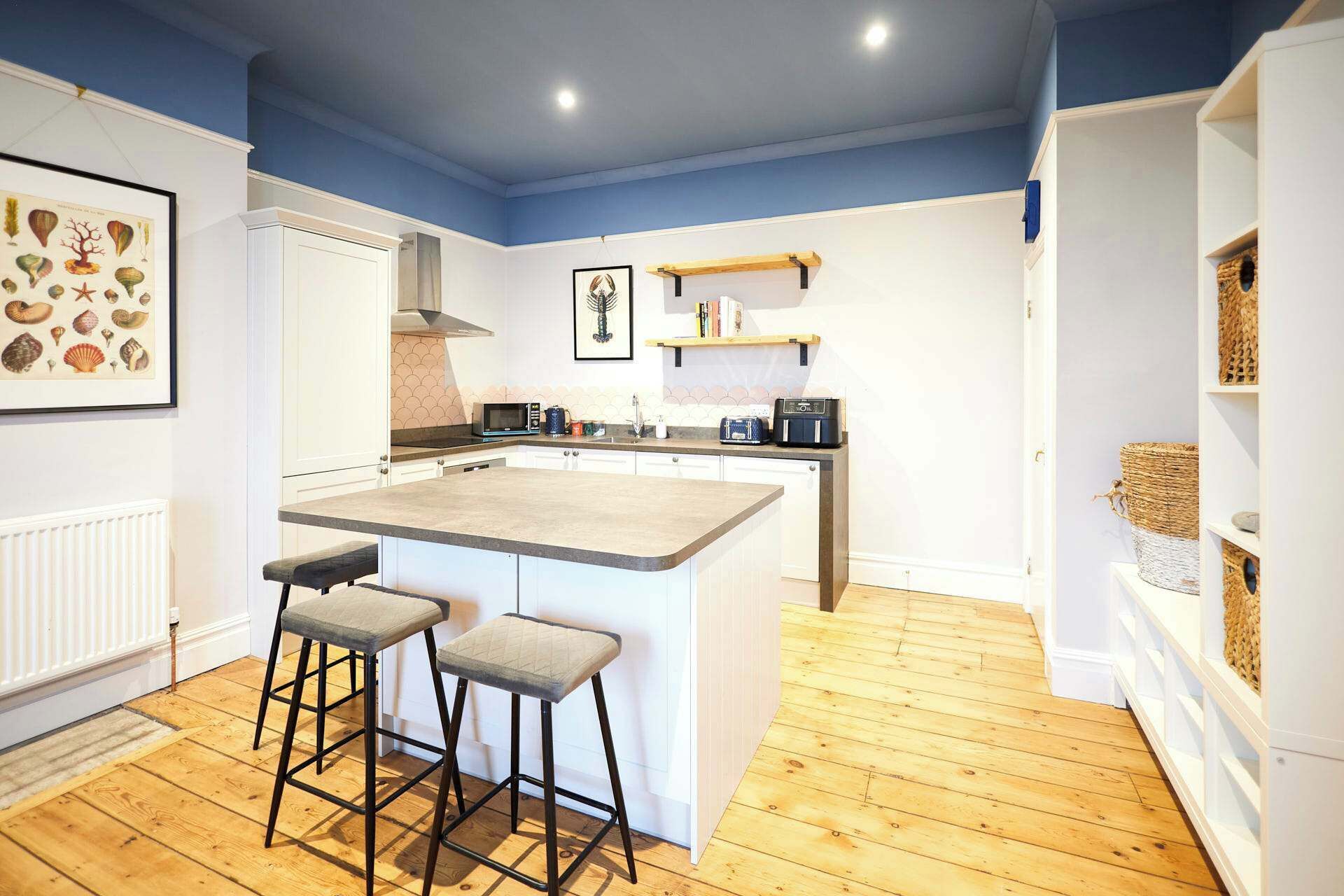 Microwave, oven, dishwasher, electric kettle