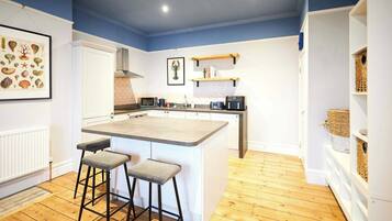 Microwave, oven, dishwasher, electric kettle