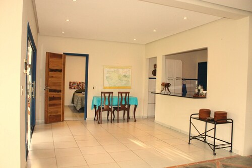 Casa ampla com jardim e 3 suítes em Novo Airão