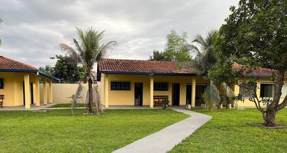 Casa ampla com jardim e 3 suĂtes em Novo AirĂŁo