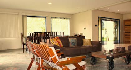 Casa ampla com jardim e 3 suítes em Novo Airão