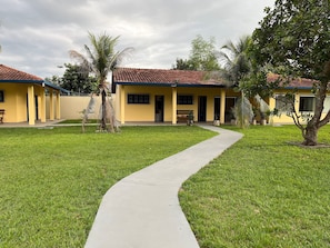 Chalet - Casa ampla com jardim e 3 suítes em Novo Airão (Novo Airão)