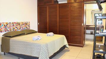 Comfort Chalet | Laptop workspace, WiFi (free), bed sheets