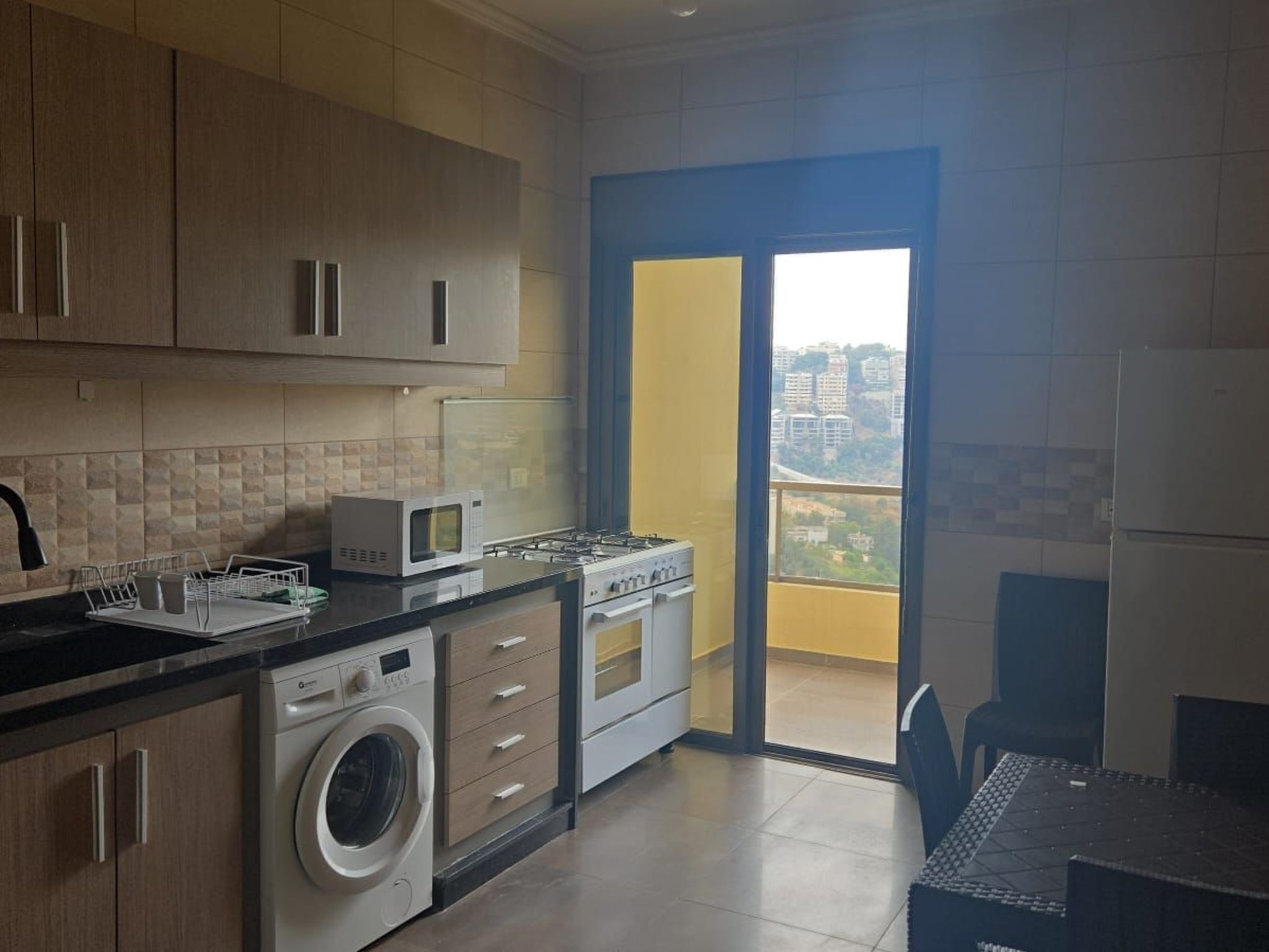 ثلاجة، ميكروويف، فرن، مستلزمات طهي/أطباق/أوعية