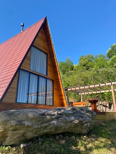 Chalet with exclusive access near Caminhos de Pedra and Vale dos Vinhedos.