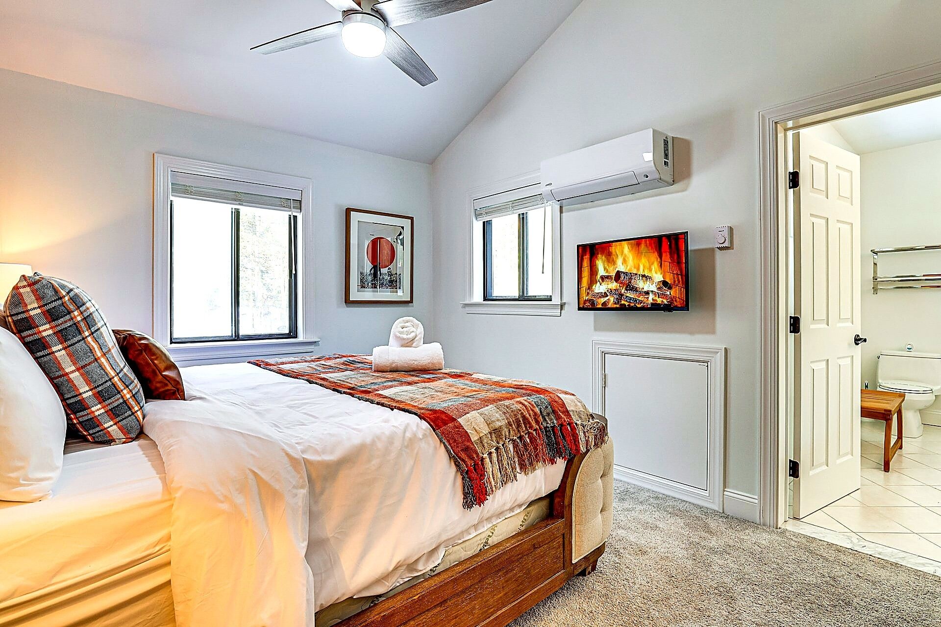 3 chambres, bureau, fer et planche à repasser, lit parapluie