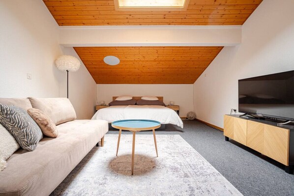 1 habitación, tabla de planchar con plancha, wifi y ropa de cama 