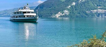 Relaxed Loft Stay Between Lake & Mountains