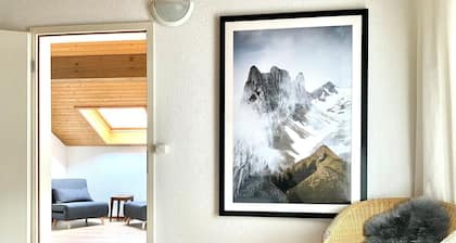 Relaxed Loft Stay Between Lake & Mountains