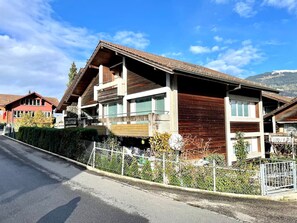 Unclassified image, 4 of 55, button