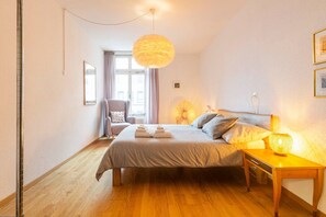 Unclassified image, 4 of 47, button