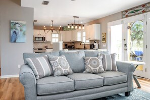 Smart TV - ☀️ Pet Friendly - Hot Tub - Beach View - Blue Crab Beach Cottage (Indian Pass)