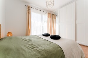 2 bedrooms, iron/ironing board, WiFi, bed sheets - Villa “Lo Ginest” with Mountain View, Wi-Fi, and Air Conditioning (Villedieu)