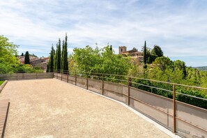 Property grounds - Villa “Lo Ginest” with Mountain View, Wi-Fi, and Air Conditioning (Villedieu)