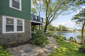 Property grounds - Holbrook House - Waterviews & Walk to Beach (Rockport)