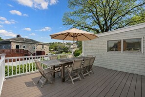 Outdoor dining - Life on Deck - Spacious Coastal Home & Easy Beach Access (Gloucester)