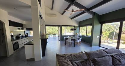 Spacieuse villa au calme avec grande piscine