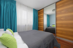 2 Schlafzimmer, Schreibtisch, Bügeleisen/Bügelbrett, WLAN