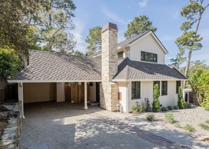 Exterior - 4007 Pearl by the Sea - Two Blocks to Downtown (Carmel)