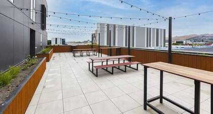 2 Bedrooms Apprtmt Plus Underground Parking in CBD