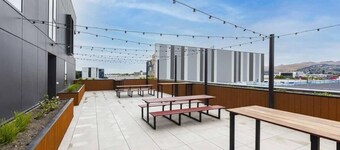 2 Bedrooms Apprtmt Plus Underground Parking in CBD