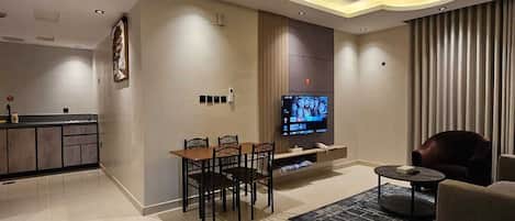 Deluxe Apartment | In-room safe, blackout curtains, iron/ironing board, free WiFi